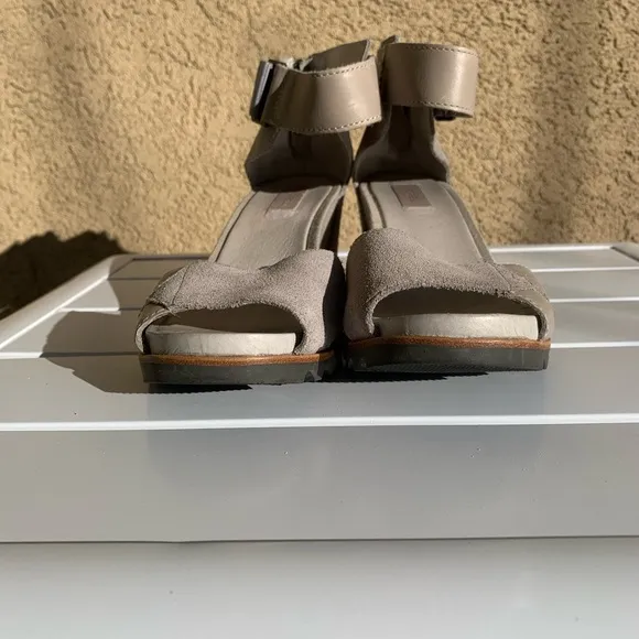 Sorel grey leather and suede wedge sandals size 9.5