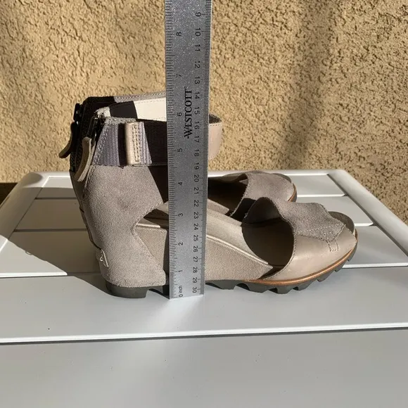 Sorel grey leather and suede wedge sandals size 9.5