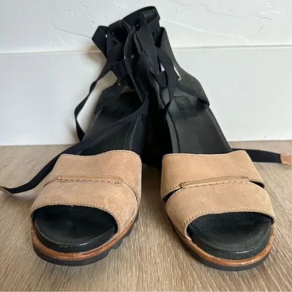 Sorel Joanie Wrap wedge leather Sandals Ankle Tie Black Tan size 7