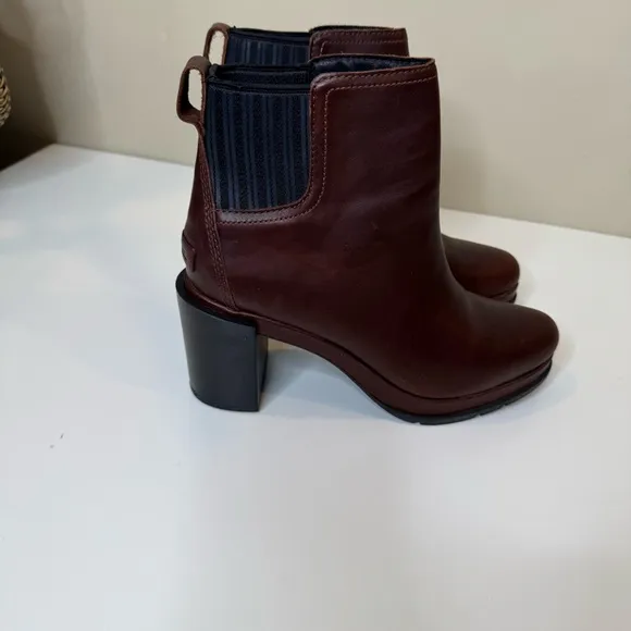 Sorel Margo Chelsea Bootie Boots size 10/42