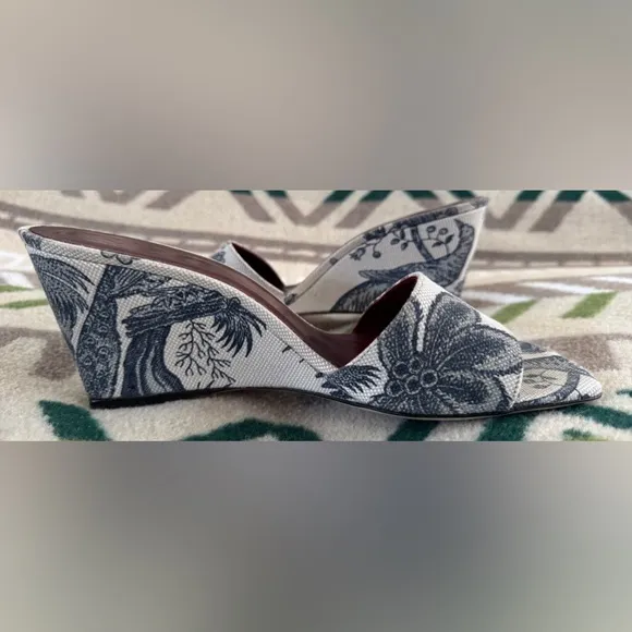 STAUD Billie Tropical Print Canvas Wedge Sandals in Toile De Jouy Size 39 US 9