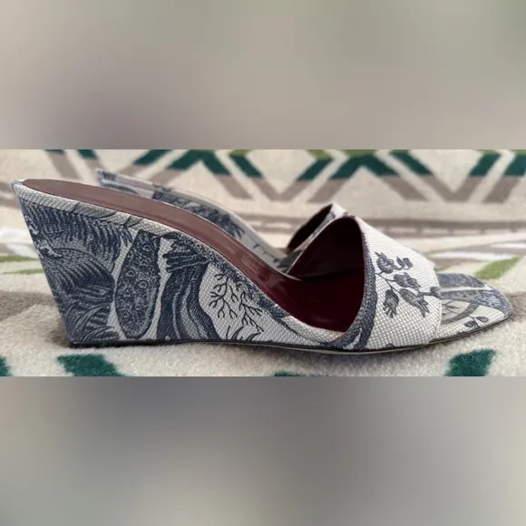STAUD Billie Tropical Print Canvas Wedge Sandals in Toile De Jouy Size 39 US 9