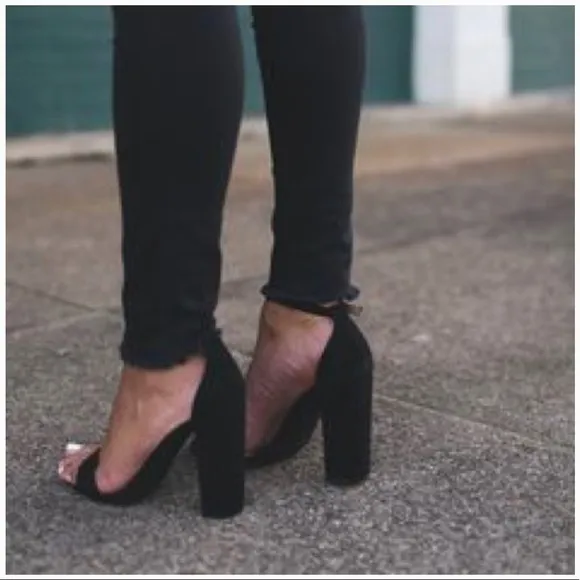 Steve Madden Carrson Black Suede Sandals size 7