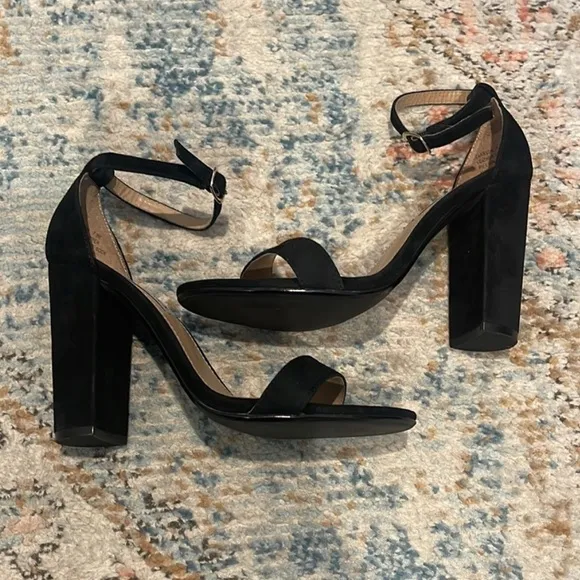 Steve Madden Carrson Black Suede Sandals size 7