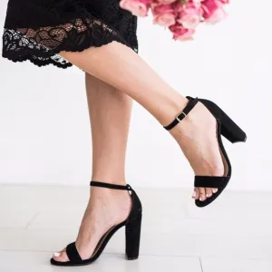 Steve Madden Carrson Black Suede Sandals size 7