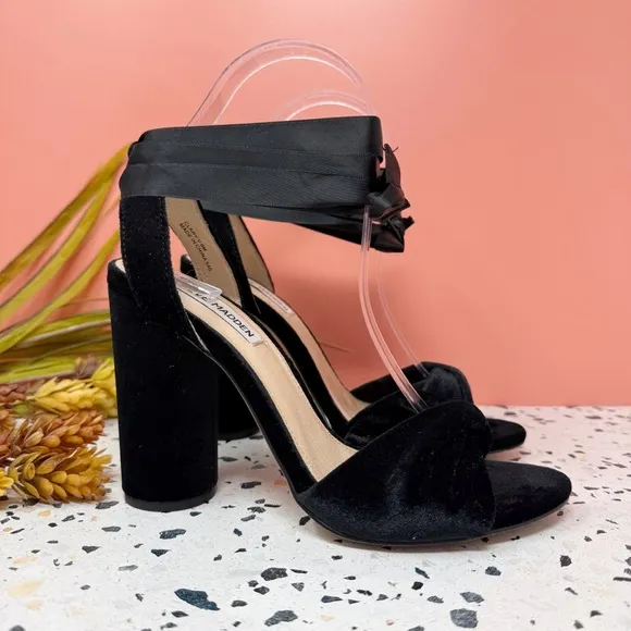 Steve Madden Clary V Black Velvet Satin Ankle Strap Women’s Heeled Sandals Sz 8