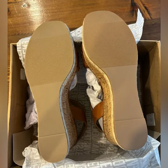 Steve Madden Darling Wedge Sandal - Cognac - NWT - 9.5