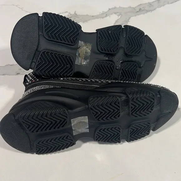 Steve Madden Womens Phantom Shoes EUC Like new -used once