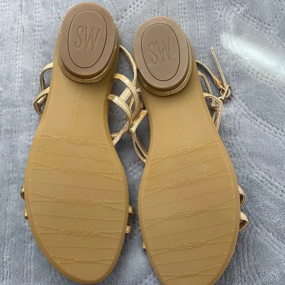 Stuart Weitzman 8M NWOT GOLD leather  Sandals