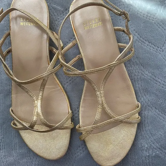 Stuart Weitzman 8M NWOT GOLD leather  Sandals