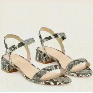 Stuart Weitzman Amelina block heel Snakeskin Sandals size 6
