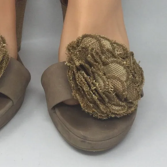 Stuart Weitzman Beige Leather Wedge Sandal 8.5M