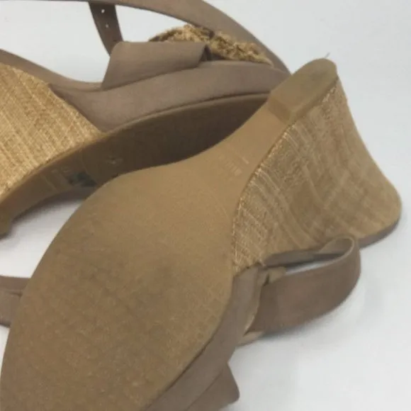 Stuart Weitzman Beige Leather Wedge Sandal 8.5M