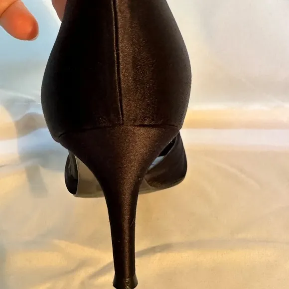 Stuart Weitzman Black Satin Pumps. Size 8.