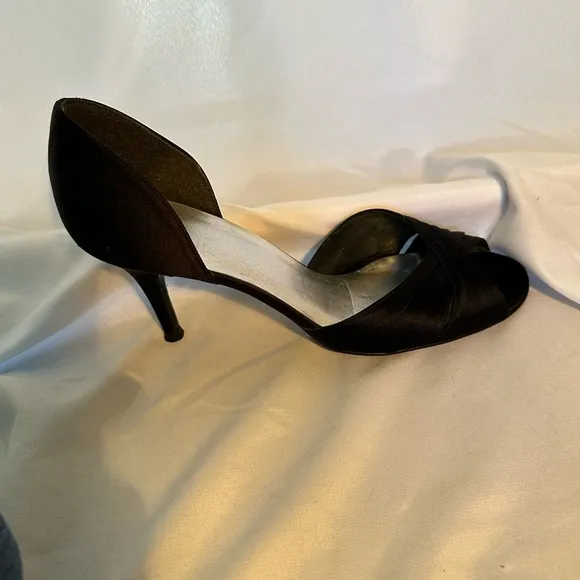 Stuart Weitzman Black Satin Pumps. Size 8.