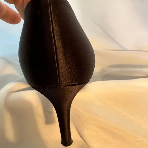 Stuart Weitzman Black Satin Pumps. Size 8.