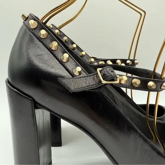 Stuart Weitzman Black Studded Women's Pointy Heels Size 9M