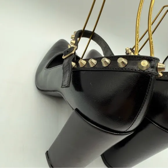 Stuart Weitzman Black Studded Women's Pointy Heels Size 9M