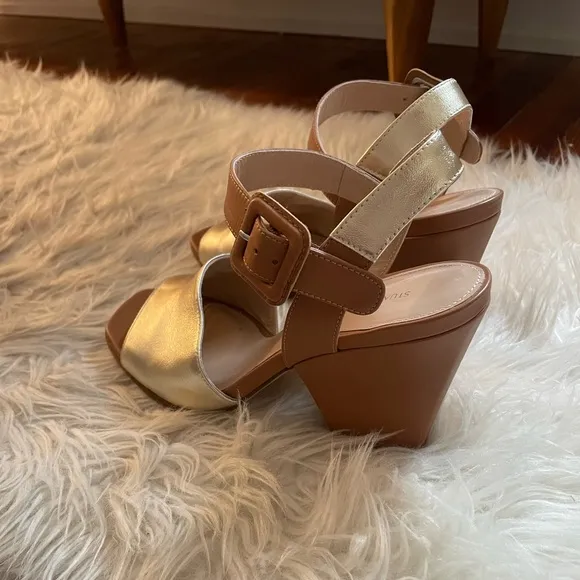 Stuart Weitzman block heel sandals. Size 7.5