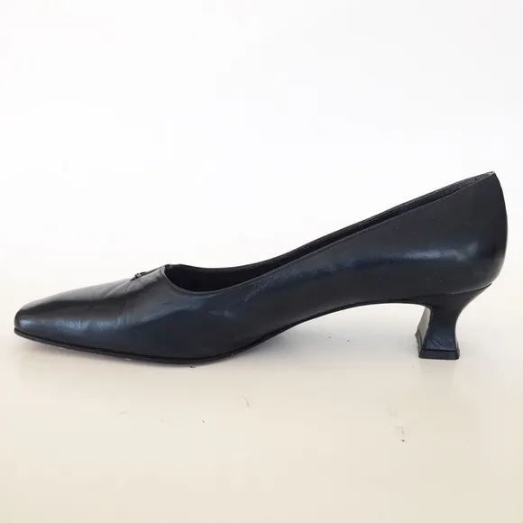 Stuart Weitzman || DARK NAVY Block Kitten Heel