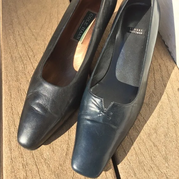 Stuart Weitzman || DARK NAVY Block Kitten Heel