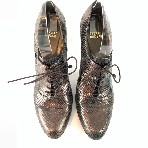 Stuart Weitzman embossed cut out pumps size 8.5