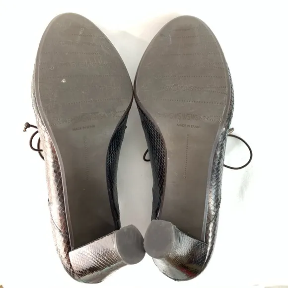 Stuart Weitzman embossed cut out pumps size 8.5