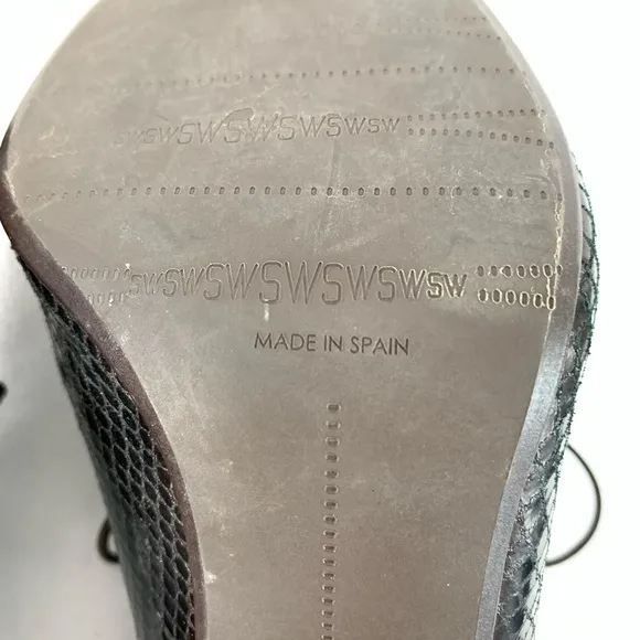 Stuart Weitzman embossed cut out pumps size 8.5