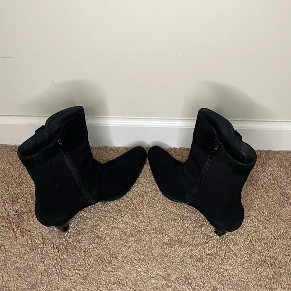 Stuart Weitzman Gore-Tex Suede Trimmed Black Boots, size 8