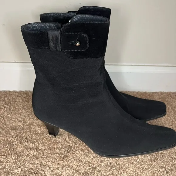 Stuart Weitzman Gore-Tex Suede Trimmed Black Boots, size 8