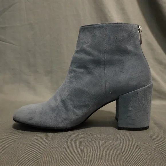 STUART WEITZMAN Light Blue Suede Ankle Boots, size 8M