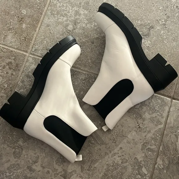 Stuart Weitzman Norah Platform Block Heel Chelsea Boots, White Size 41.5/11 New