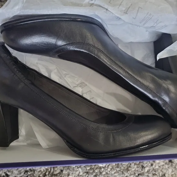 Stuart Weitzman Platform Pump  Rounded-Toe Black Women's Shoes Sz 8 N New W Box