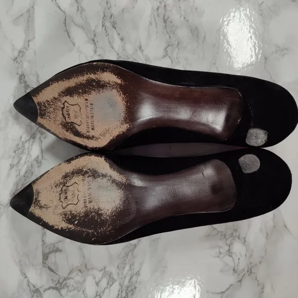 Stuart Weitzman Poco Black Suede Kitten Pumps Size 7