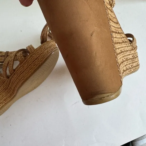 Stuart Weitzman Reins wedge sandals. Size 10