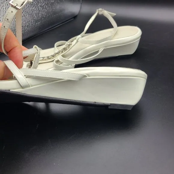 Stuart Weitzman sandal white patent low wedge shoes silver chain T-strap sz 8.5