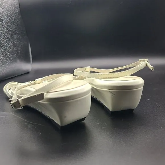 Stuart Weitzman sandal white patent low wedge shoes silver chain T-strap sz 8.5