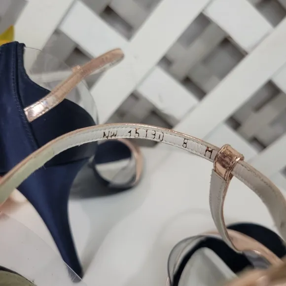 Stuart Weitzman Sincity T Strap Rose Gold and Navy Heeled Sandal Size 8