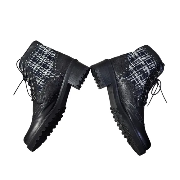 Stuart Weitzman Women's Brogue Ankle Boots Size 8