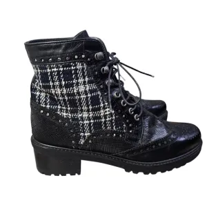 Stuart Weitzman Women's Brogue Ankle Boots Size 8