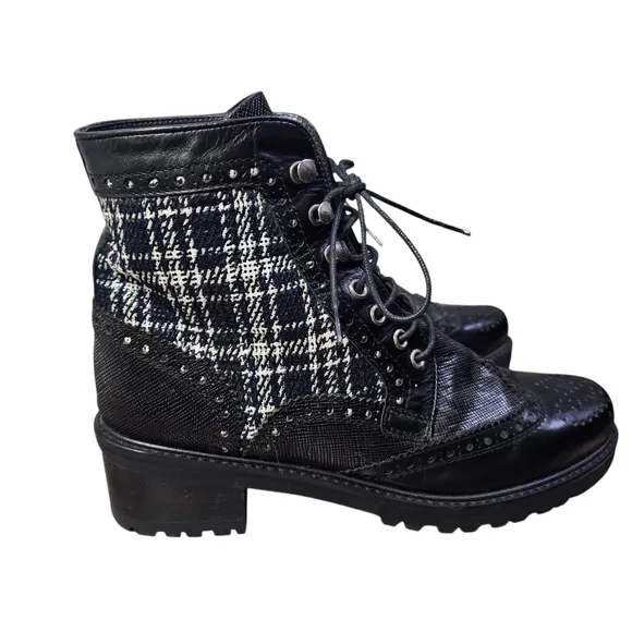 Stuart Weitzman Women's Brogue Ankle Boots Size 8