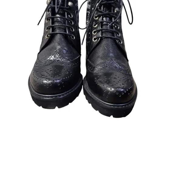 Stuart Weitzman Women's Brogue Ankle Boots Size 8