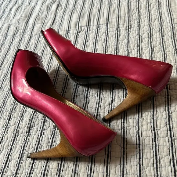 😊Stuart Weitzman Womens Metallic Pink Patent Leather Open Toe Pumps size…