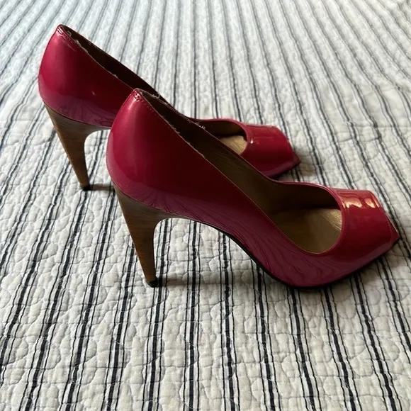 😊Stuart Weitzman Womens Metallic Pink Patent Leather Open Toe Pumps size…