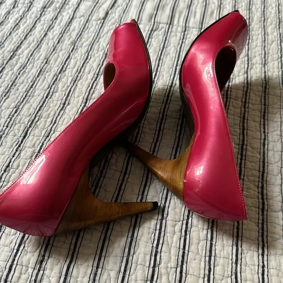 😊Stuart Weitzman Womens Metallic Pink Patent Leather Open Toe Pumps size…