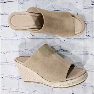 Stuart Weitzman WOMENS SZ 9 Marabella Beige Suede Espadrille Wedge Sandals