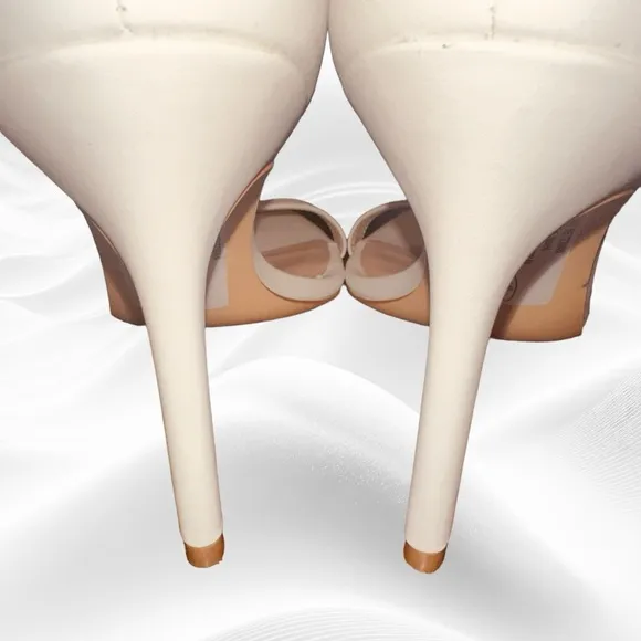 Stuart Weiztman Amelina‎ 95  White/Ivory  Sandal Size 9.5B NWOB