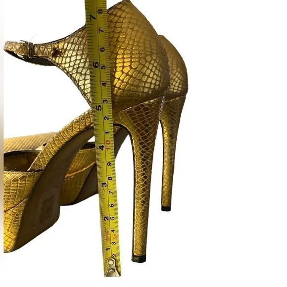 Stunning 5” platform heels, metallic gold lizard  embossed leather shoes  8.5