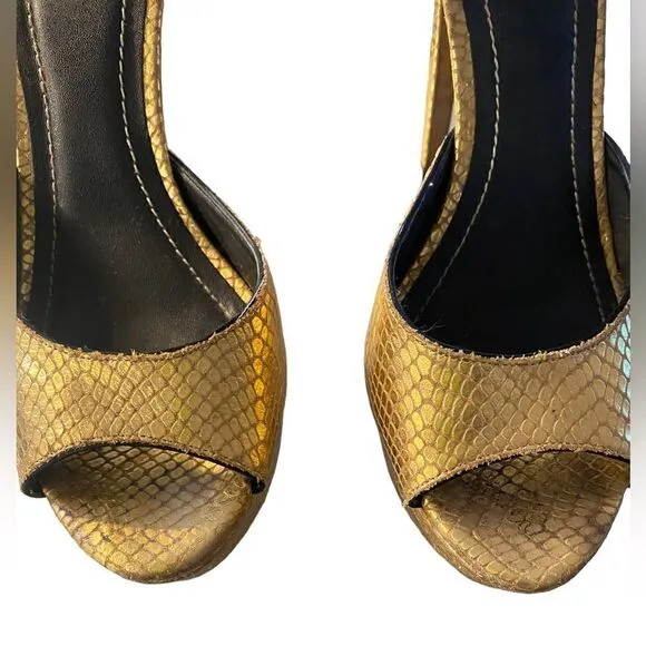 Stunning 5” platform heels, metallic gold lizard  embossed leather shoes  8.5