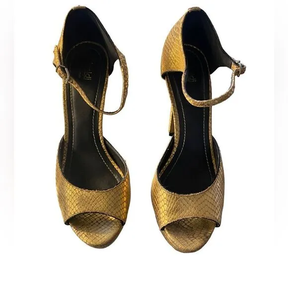 Stunning 5” platform heels, metallic gold lizard  embossed leather shoes  8.5